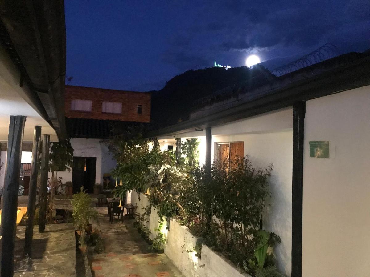 El Yarumo Hostel โบโกตา ภายนอก รูปภาพ